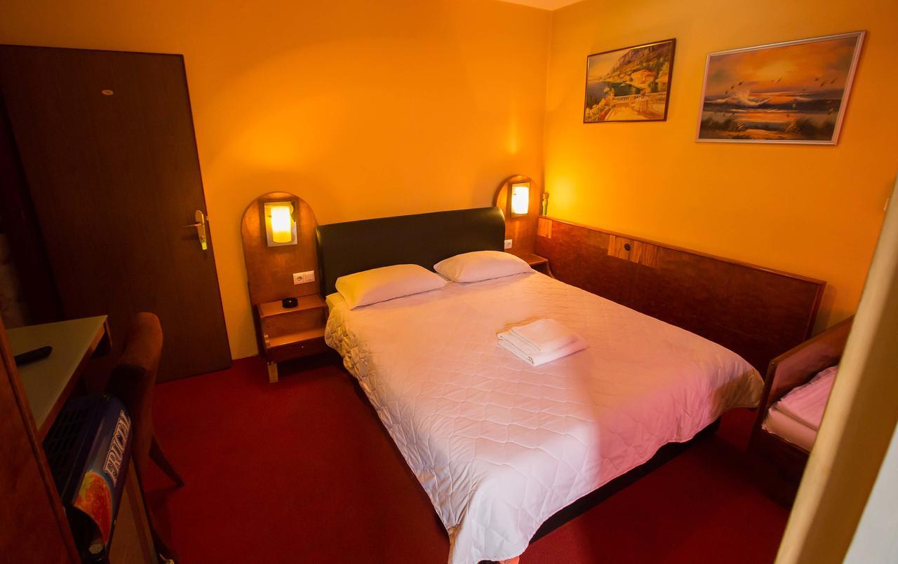 Jet Star Motel Zivinice Esterno foto