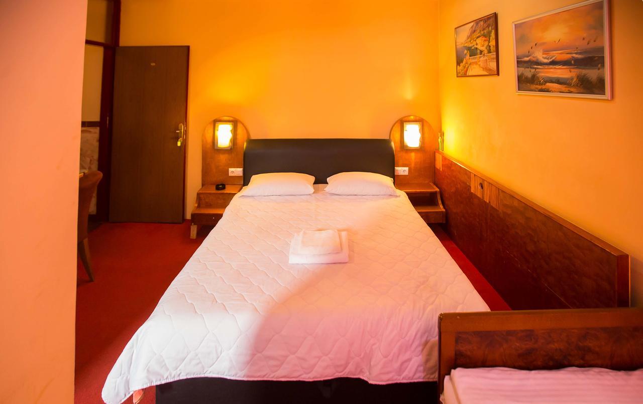 Jet Star Motel Zivinice Esterno foto